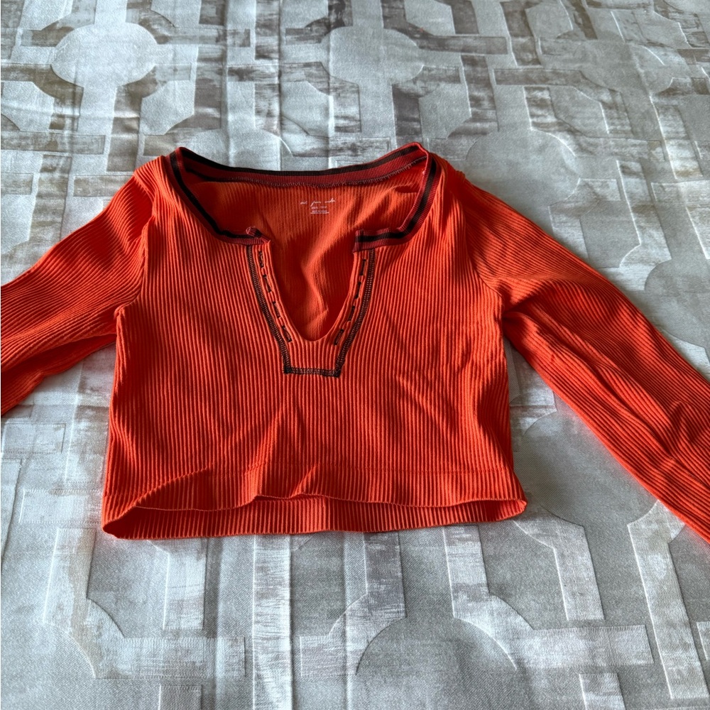 urban outfitters long sleeve crop top